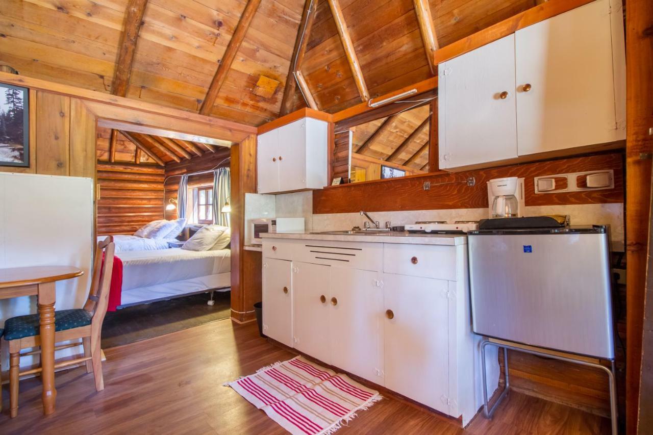 Kootenay Park Lodge Vermillion Crossing Экстерьер фото